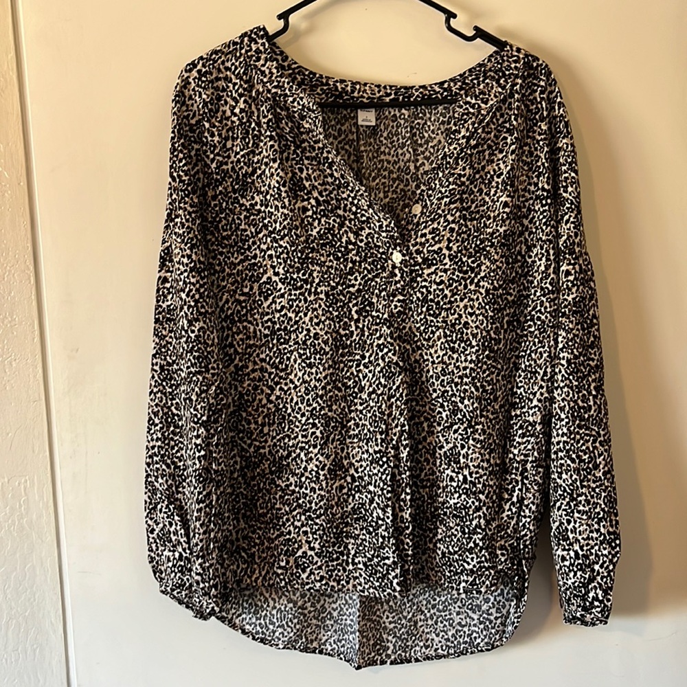 Old Navy leopard top 🐆
